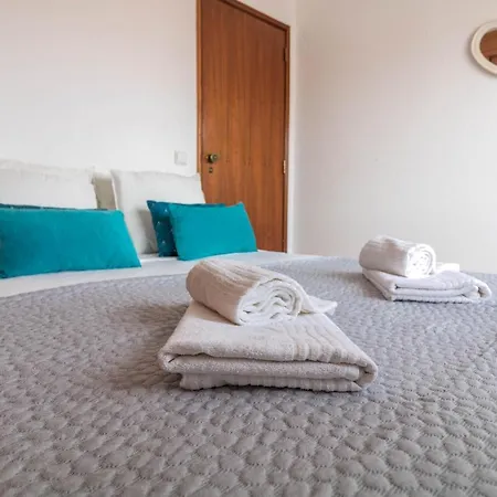 Apartment T2 In Oldtown Near To Beach